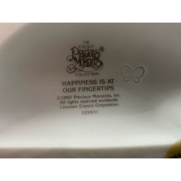 Precious Moments 1992 HAPPINESS IS AT OUR FINGERTIPS 529931 Figurine - Picture 5 of 6